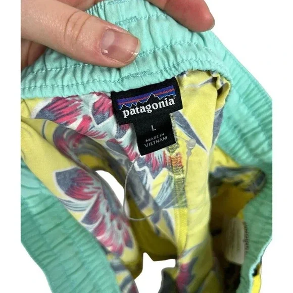 Patagonia Girl's Costa Rica Baggies Shorts Floral Tropical Yellow Size Large - Picture 4 of 7